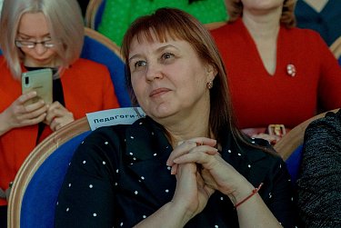 Геннадий Аверьянов поздравил педагогов Оренбурга